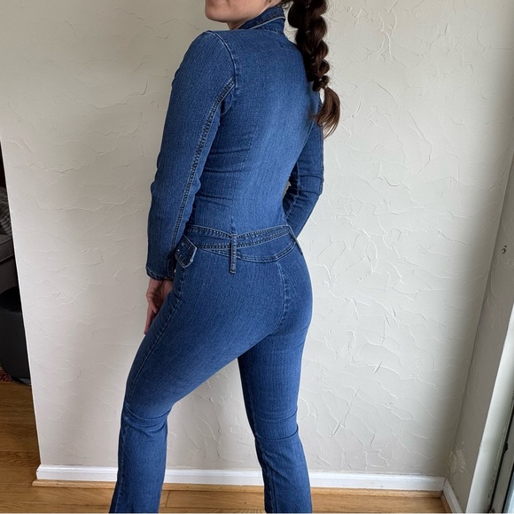 Blue denim jumpsuit with belt - Picture 5 of 6